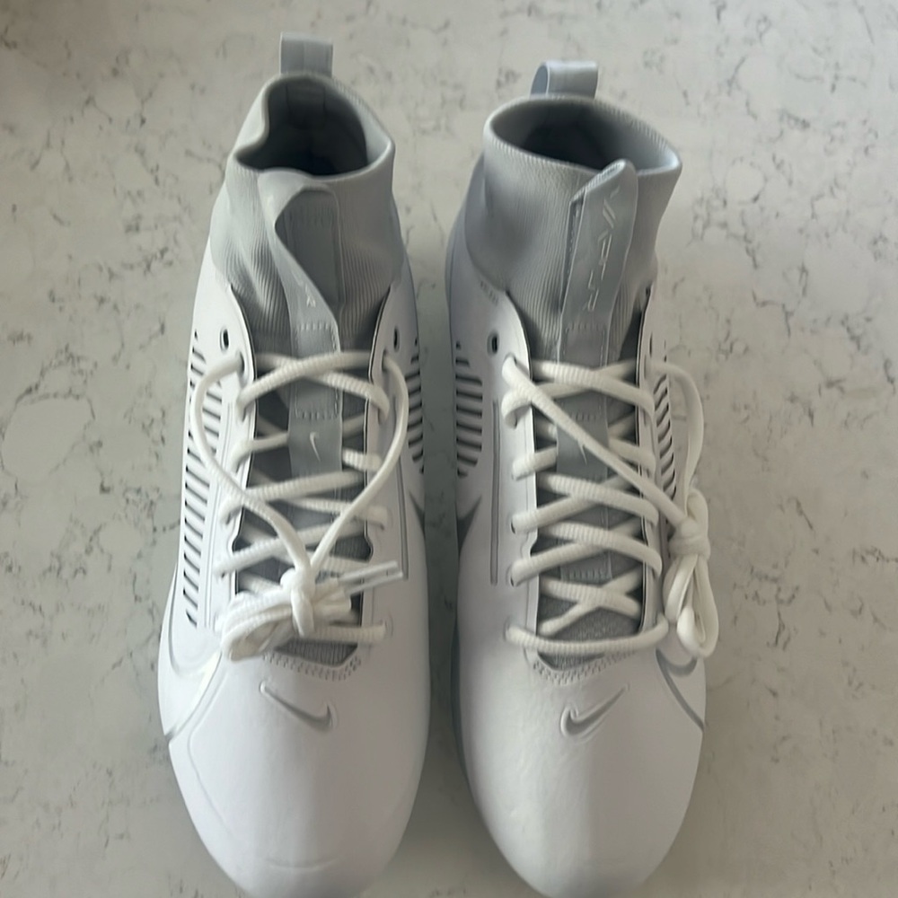 NkeVapor Edge Pro 360 2 White Silver Football Cleats Boys. Sz8.5